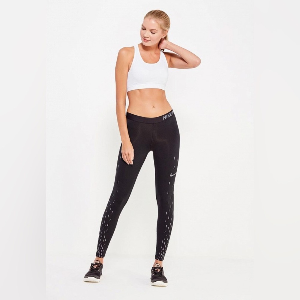 Women’s Nike Pro in Purple Eggplant Medium-Rise Leggings Size XS